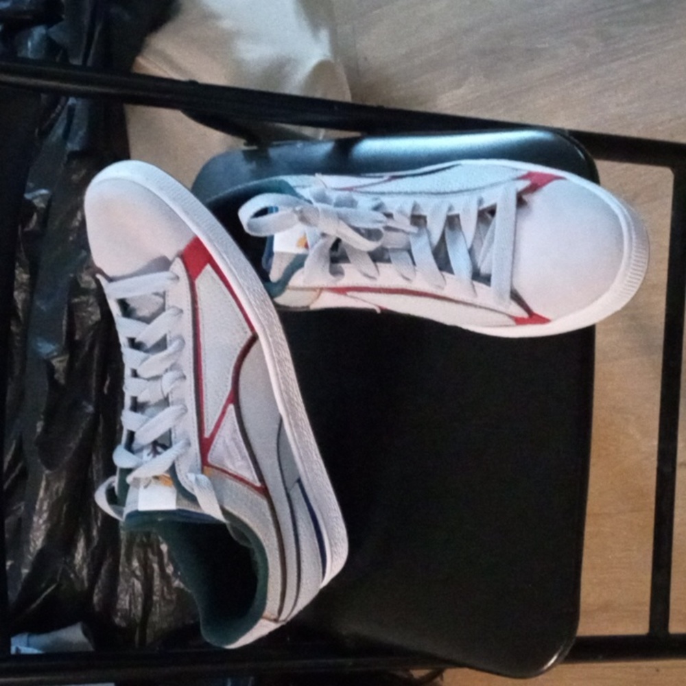 Puma classic men's limited edition basketball sneakers one of a kind